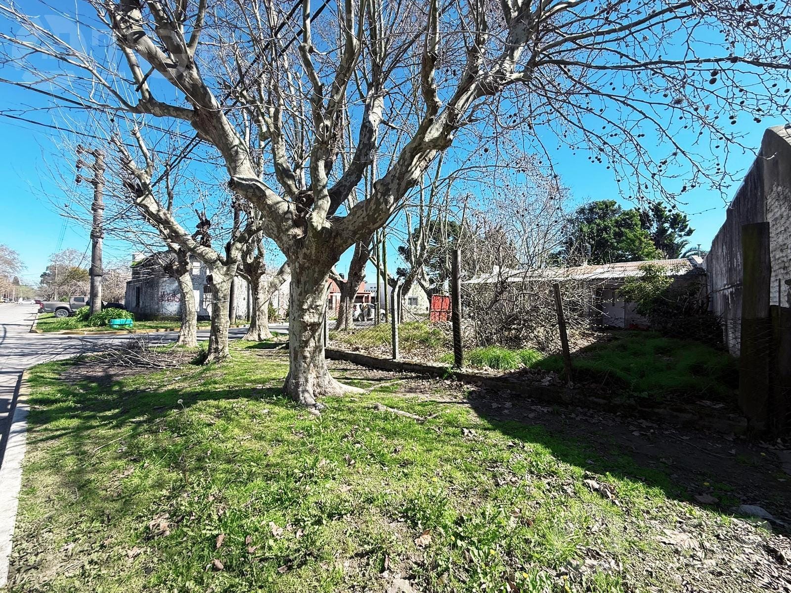 Terreno en esquina 400 m² con construcción a reciclar - imagen 5