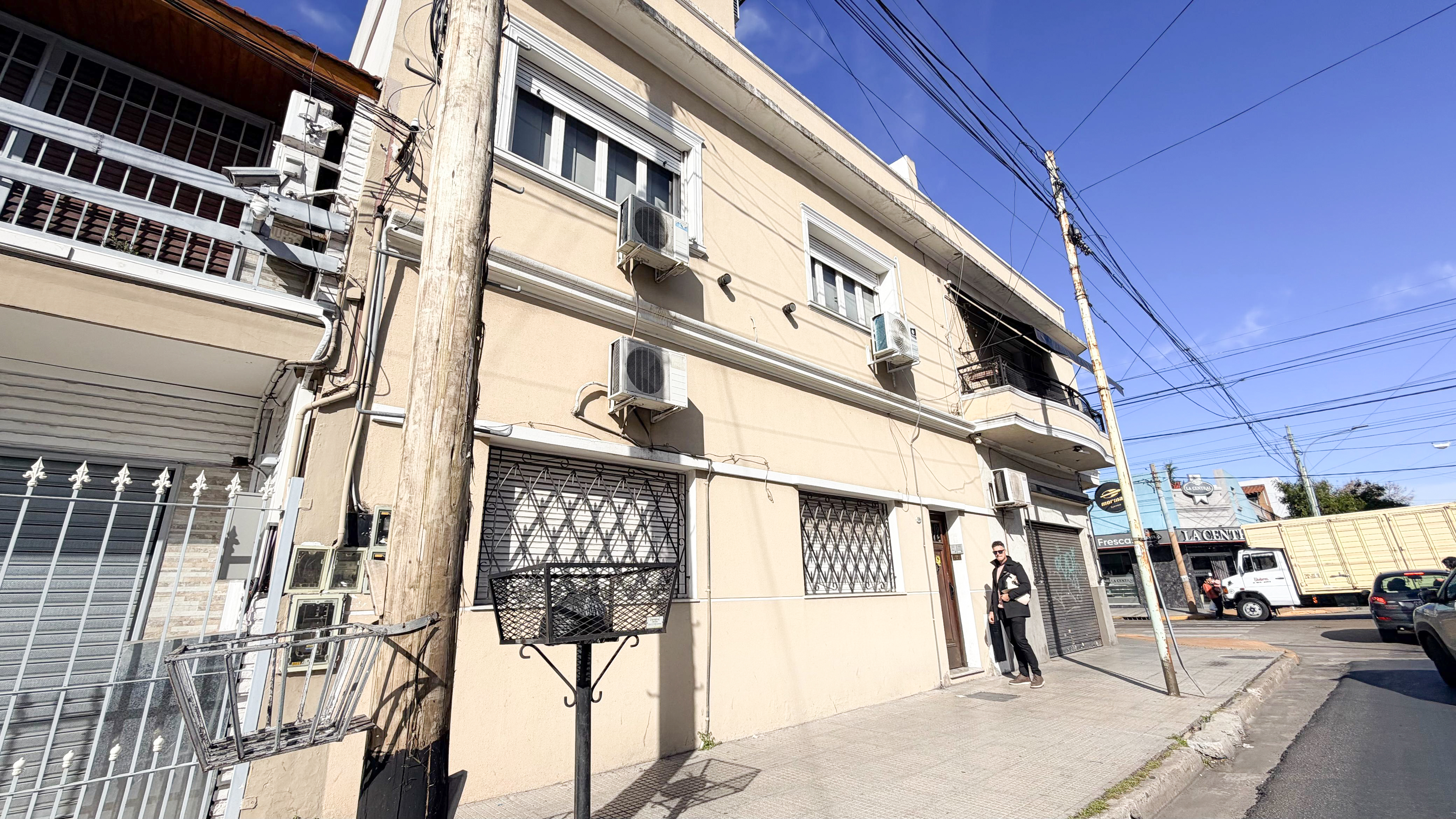 ? DEPARTAMENTO DE 3 AMBIENTES CON GRAN TERRAZA PROPIA, DOBLE BALCÓN Y SIN EXPENSAS