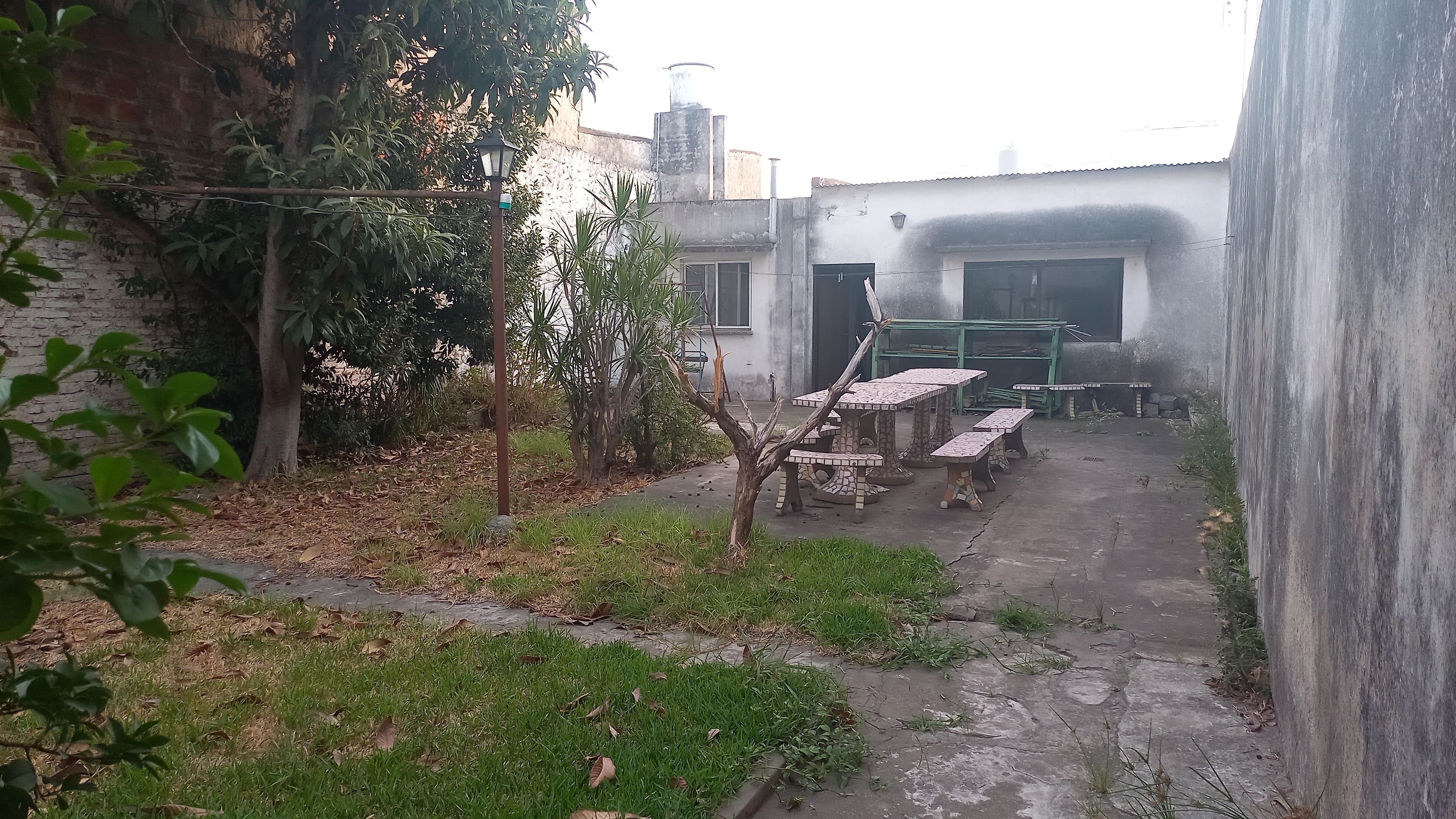 CASA EN PH DE 3 AMB. CON FONDO Y GARAGE EN VILLA BALLESTER - imagen 2
