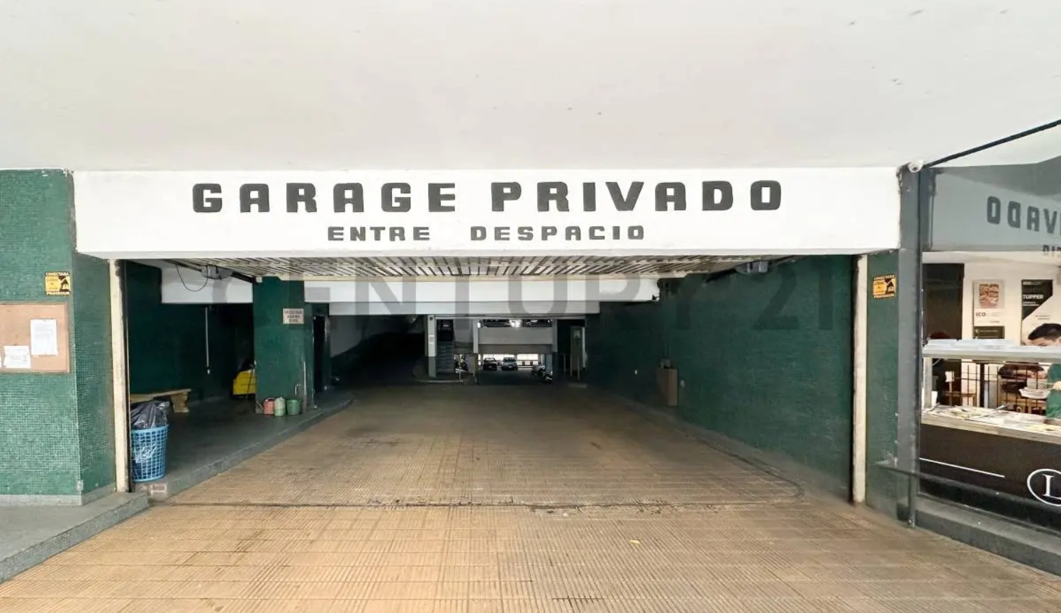 Excelente Cochera Fija Para Camioneta 4x4 / Suv Grande Recoleta - Barrio Norte